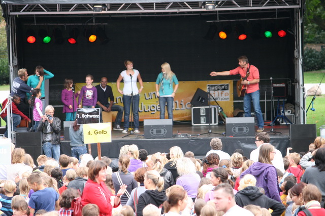 gal/2010/2010 Saitentwist Weltkindertag Burgplatz Essen 20.09.JugendhilfegGmbH Essen/2010 Saitentwist Weltkindertag Burgplatz Jugend Hilfe gGm20.09. 006.jpg